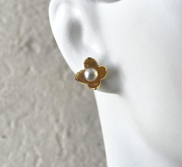 Lily of the Valley 18kt gold studs