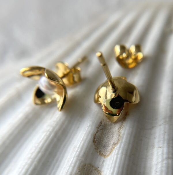 Lily of the Valley 18kt gold studs