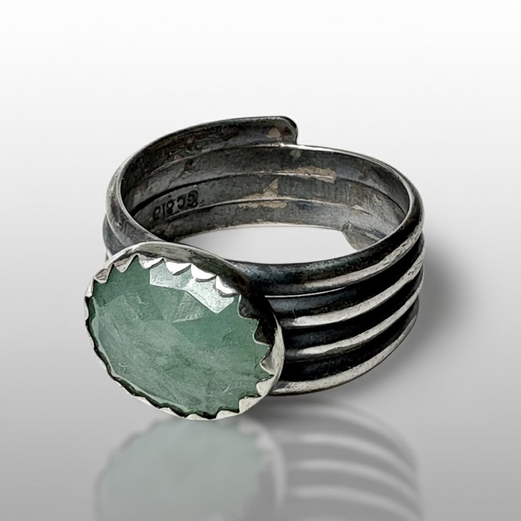 Gemstone Nest Ring - Aqua Sapphire feature