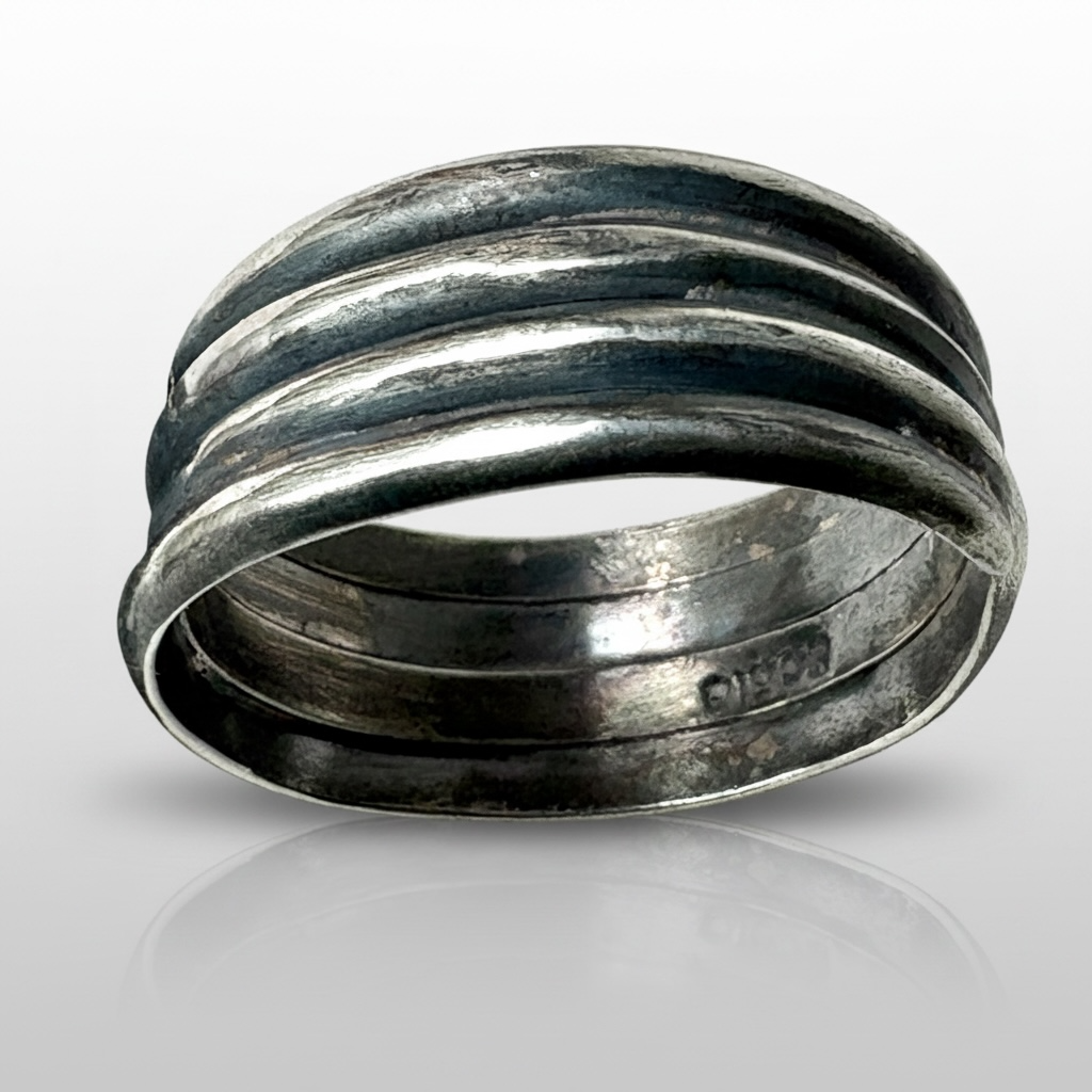 Gemstone Nest Ring - Aqua Sapphire mark