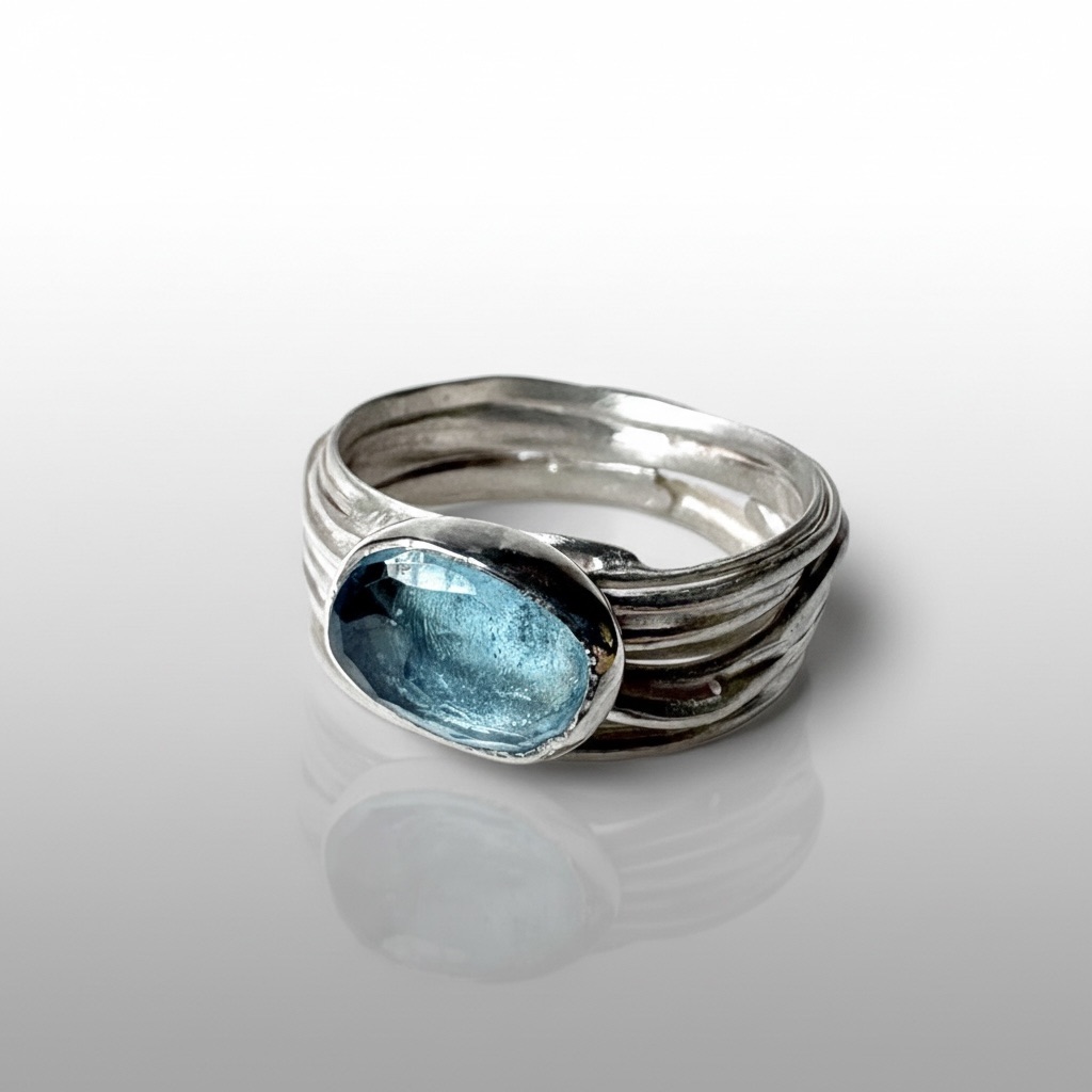 Gemstone Nest Ring - Blue Topaz feature