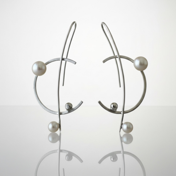 Celestial Orbit Earrings - Pearls feature